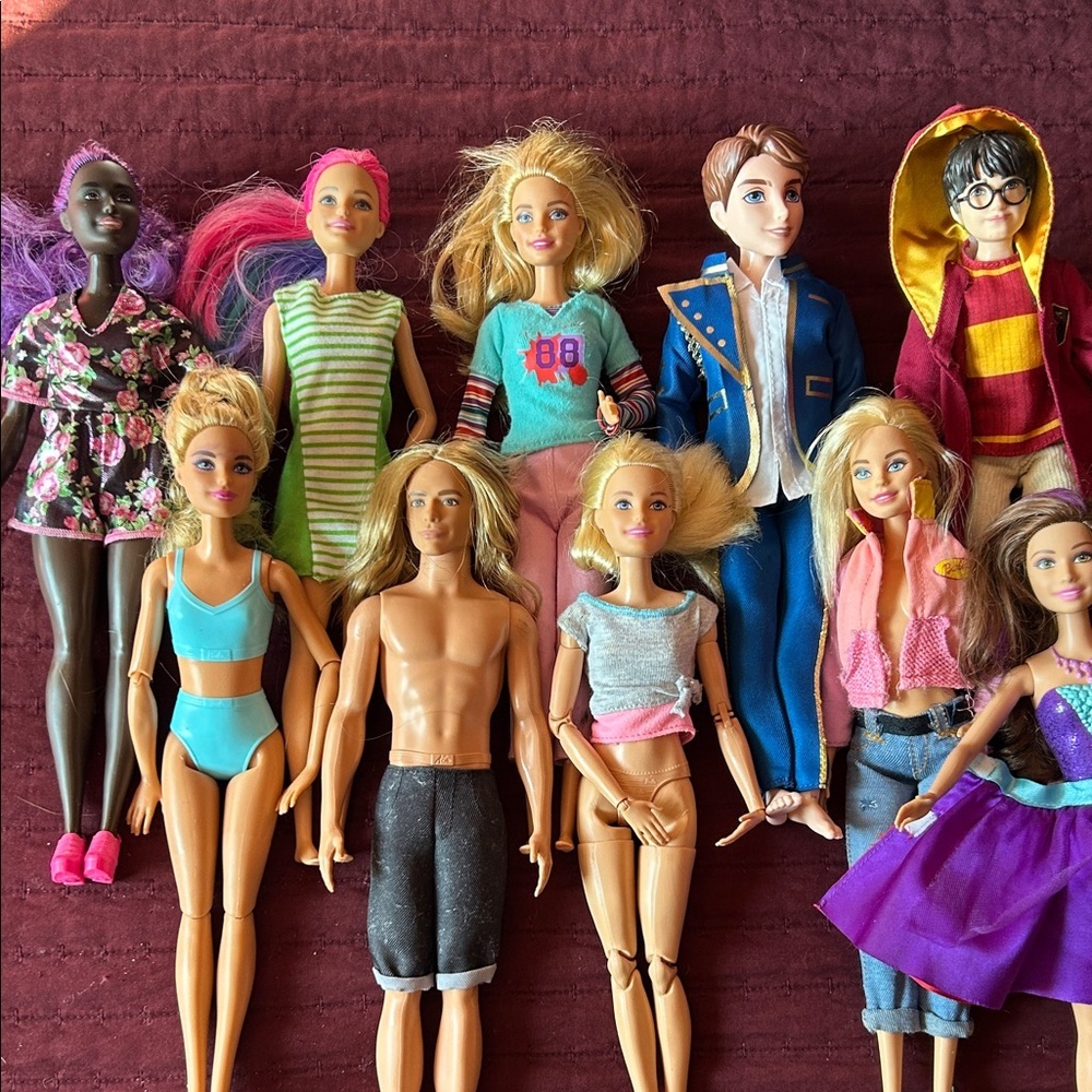 Barbie Diverse Doll Set with Vibrant Outfits 10 dolls!!